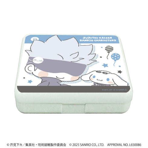 『呪術廻戦 渋谷事変×サンリオキャラクターズ』小物ケース06/五条 悟×シナモロール(コラボイラスト)